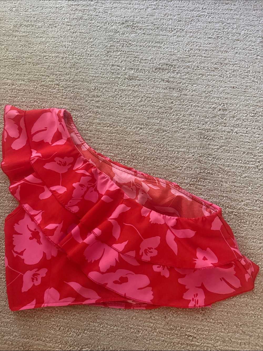 One-Shoulder Ruffle Floral Crop Top in Red and Pink